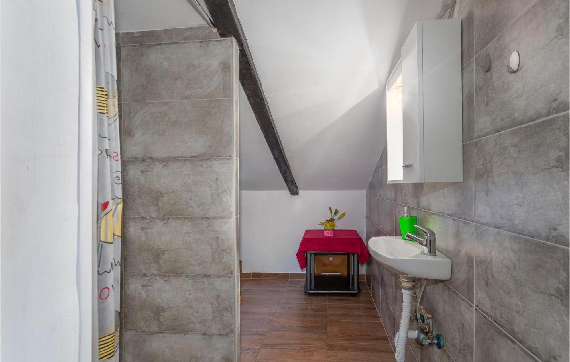 2 Bedroom Amazing Apartment In נייביצה מראה חיצוני תמונה